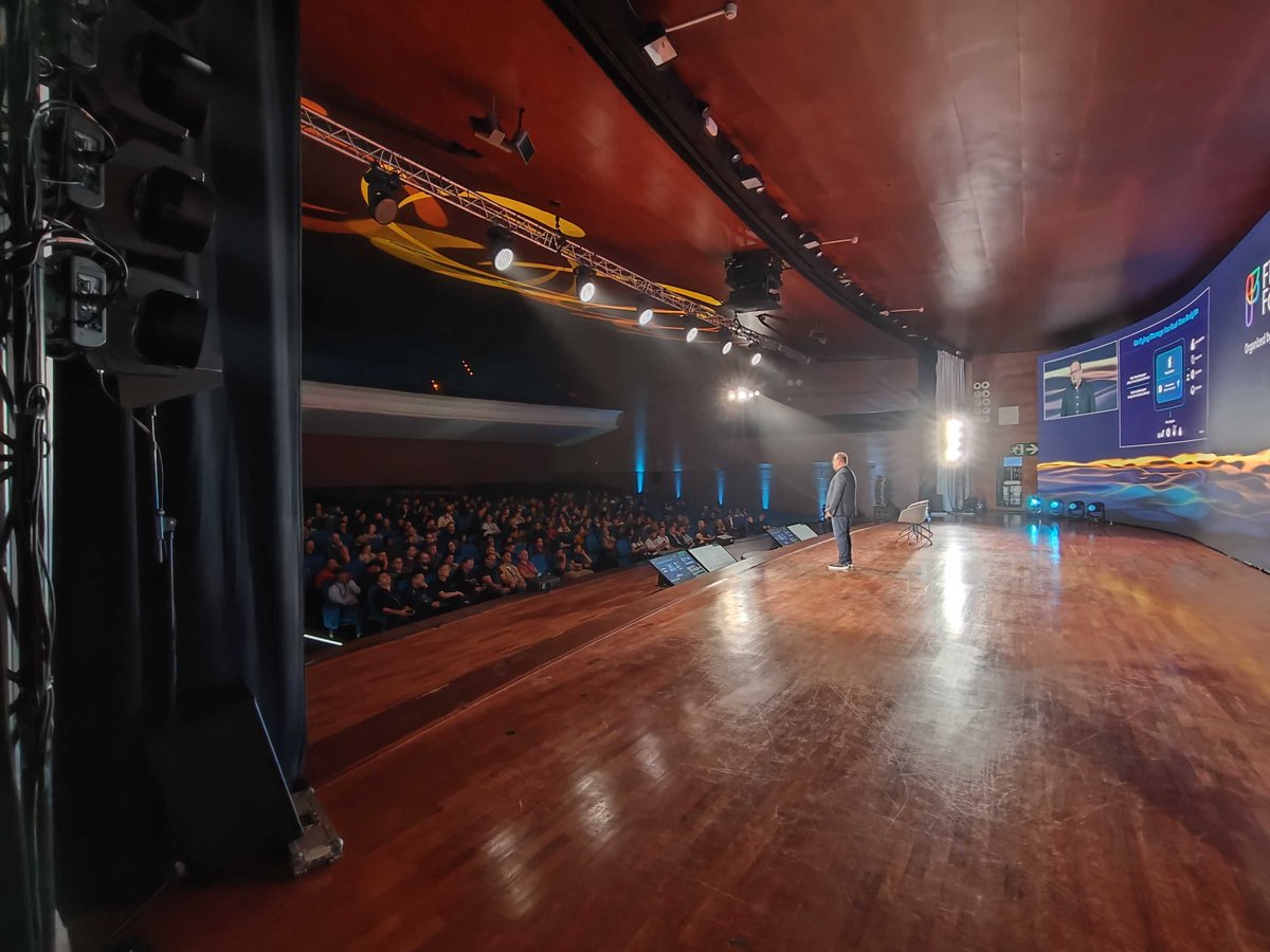 #FlinkForward Barcelona 2025 has almost wrapped 😮 What an incredible past few days!

Be sure to attend the Closing Session for a recap 🐿️ 

Next up! Flink Fest! Be sure to be out front for a shuttle to the exclusive venue 👀
hubs.li/Q03NHVT20