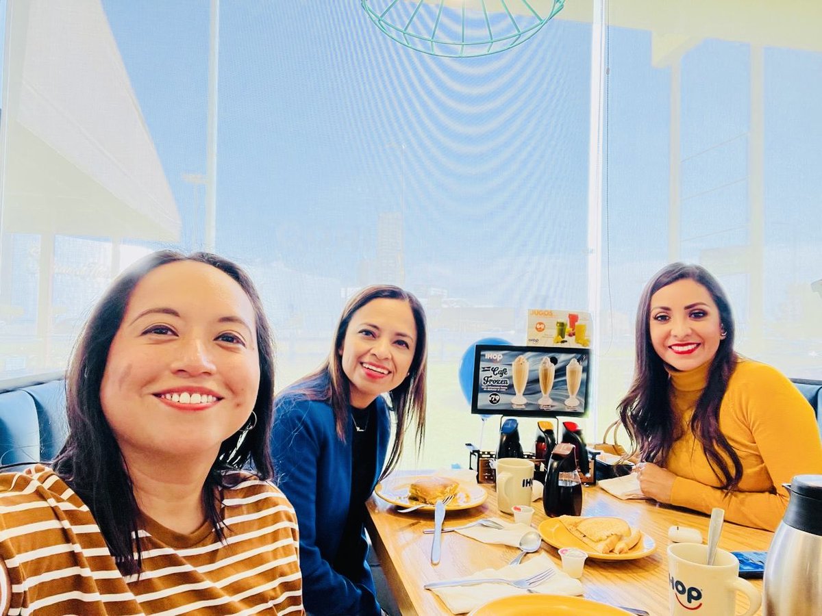 MiriamMozo's tweet image. Otro año más compartiendo con alegría en @AMANCPuebla 🙏🏻🥞 los esperamos en @IHOP ,  sucursal Ángelópolis y Parque Puebla. 
.
.
.
#16oct #amanc #nationalpancakeday 💛