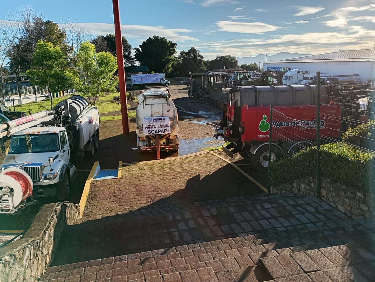 PoderNoticiaPue's tweet image. 👷🏻♂️ Brigadas de @AguadePuebla apoyan con limpieza y desazolve en comunidades afectadas por las lluvias en la Sierra Norte
➡️ Entérate aquí: shre.ink/oE7L
#PoderNoticiaPue #DondeTuVozSeEscucha