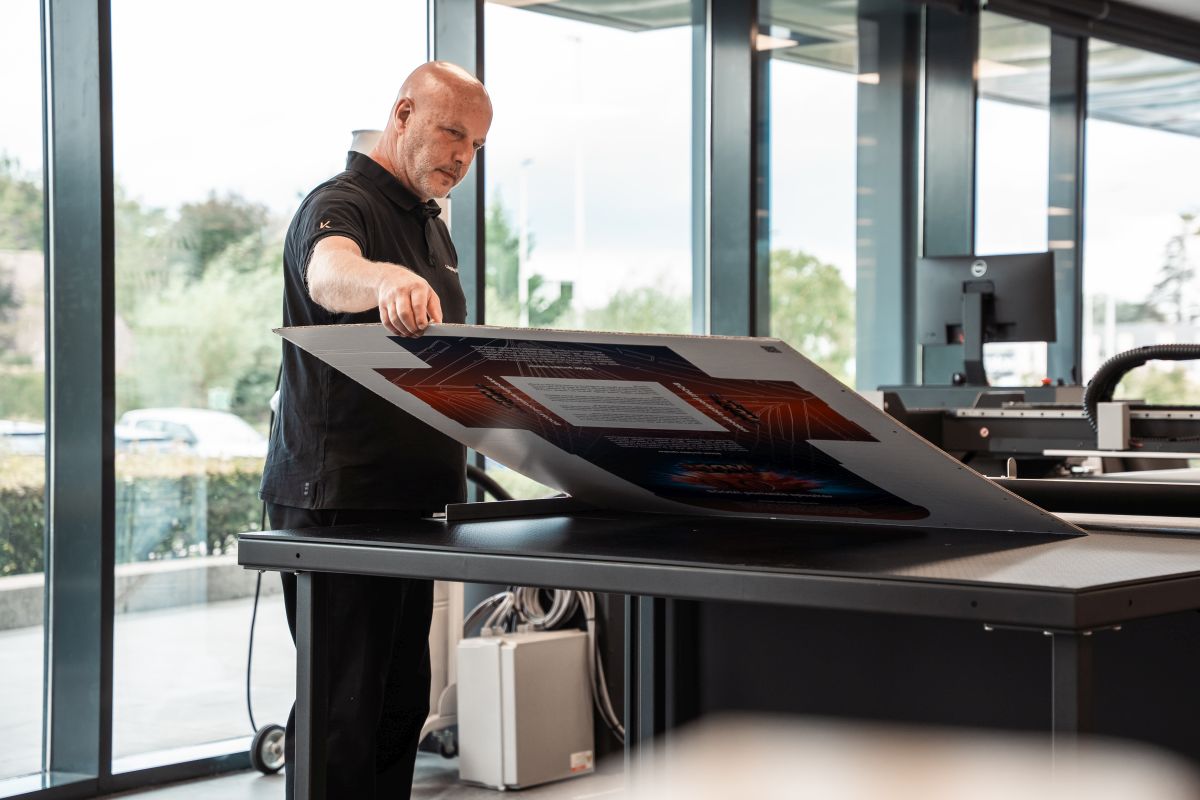 APdigitales's tweet image. #Kongsberg PCS mejora la productividad de sus mesas de #corte con su nuevo Smart Material Handler (SMH)
➡️apdigitales.com/es/kongsberg-p…
@kongsbergpcs #automatizacion #cortedigital #rotulacion #packaging #retail #expositores #comunicacionvisual #KongsbergPCS