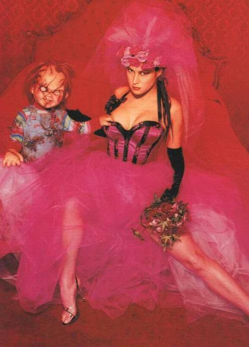 Bride of Chucky promotional picture of Jennifer Tilly and Chucky