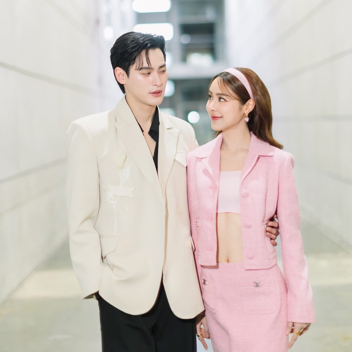1inablueM's tweet image. คู่นี้เลยค่า #เก้าพีพี #KAOPP หล่อสวยสว่างเท่าไฟต้นคริสต์มาส ทำงานด้วยง่าย มารยาทดีน่ารักทั้งคู่ค่ะ✨🎄