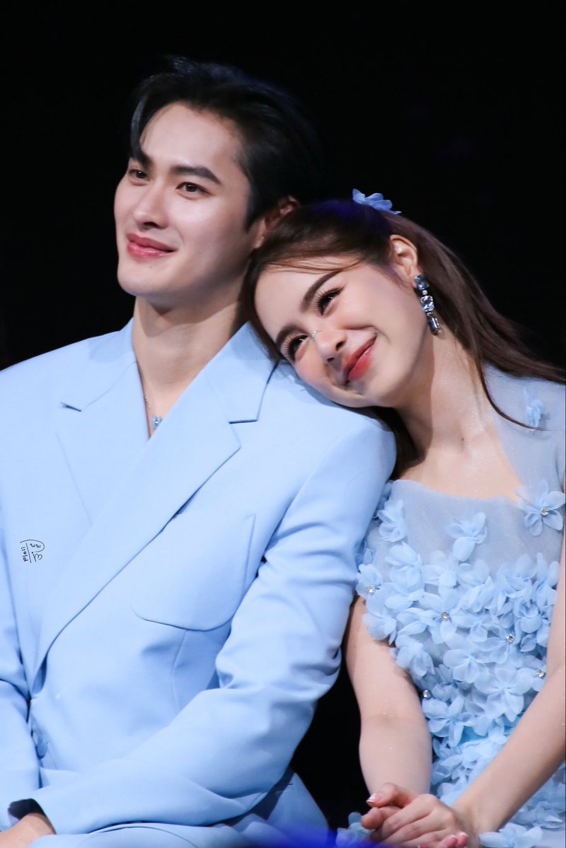 1inablueM's tweet image. คู่นี้เลยค่า #เก้าพีพี #KAOPP หล่อสวยสว่างเท่าไฟต้นคริสต์มาส ทำงานด้วยง่าย มารยาทดีน่ารักทั้งคู่ค่ะ✨🎄