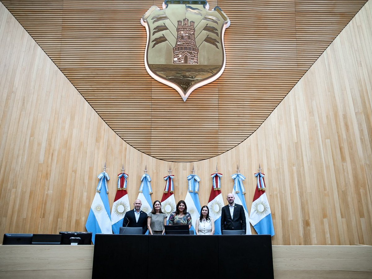 Nadia Fernández (@nadiafernandezv) on Twitter photo Hoy tuve el agrado de recibir a la Presidenta del <a href="/CGCEE_VIII/">Consejo General Ciudadanía Española en el Exterior</a> , Violeta Alonso Peláez y a consejeros del organismo.
El Consejo tiene el objetivo de efectivizar el derecho de los españoles que viven en el exterior a participar en los asuntos y políticas que les conciernen.
En Hoy tuve el agrado de recibir a la Presidenta del <a href="/CGCEE_VIII/">Consejo General Ciudadanía Española en el Exterior</a> , Violeta Alonso Peláez y a consejeros del organismo.
El Consejo tiene el objetivo de efectivizar el derecho de los españoles que viven en el exterior a participar en los asuntos y políticas que les conciernen.
En