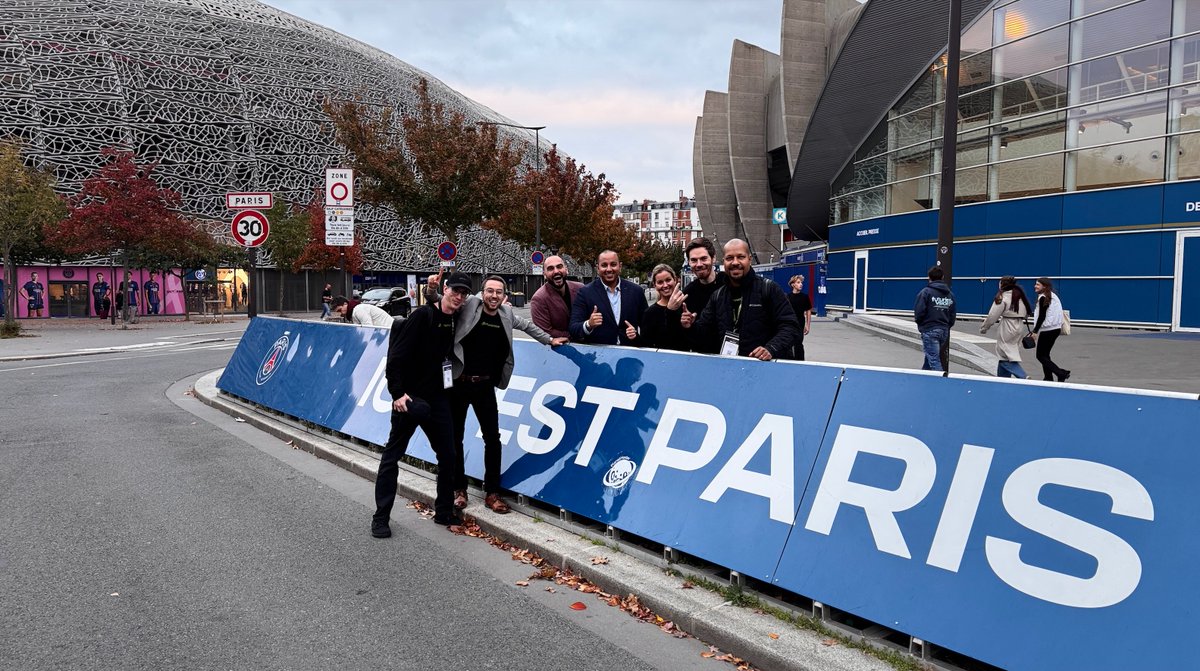 PlanetHoster's tweet photo. Ici, c’est .PARIS
(Oui, on a vraiment collé un “.” devant le stade du Parc des Princes)

Cette photo n’est pas générée par IA et notre support 24/7 non plus.
Derrière PlanetHoster, il y a des humains. Des vrais.

En collaboration avec l’@AFNIC, PlanetHoster célèbre le @seosummitevent au Parc des Princes avec une offre spéciale sur les noms de domaine.

Enregistrez ou transférez votre domaine pour 3 ans:
🔹 40% sur le .FR (code : paris-3ans)
🔹 50% sur le .PARIS (code : fr-3ans)

Offre valide pour une durée limitée.

#SEO #SEOSummit #PlanetHoster #AFNIC #Domaines #Paris #Innovation #WebHosting #EcoResponsable
