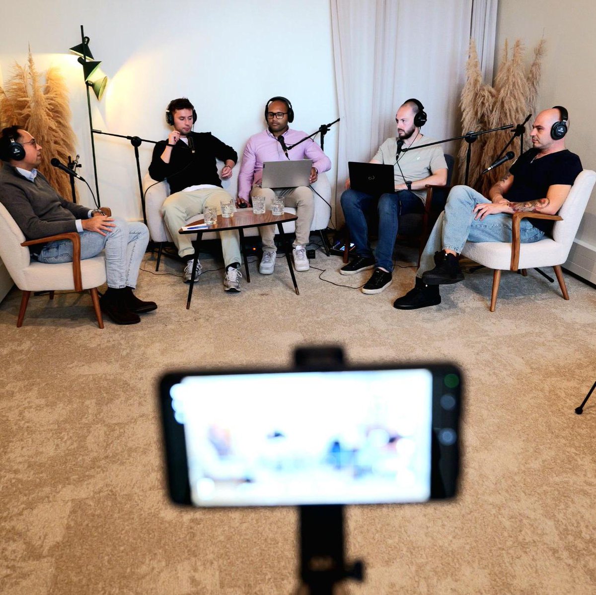 Pittig gesprek met de jongens van Alternatief Perspectief over de vrije meningsuiting en het conflict in het Midden-Oosten. “Ik ben een democraat. Ik ben voor de absolute vrije meningsuiting, waarbij oproepen tot geweld de enige rode lijn is!”