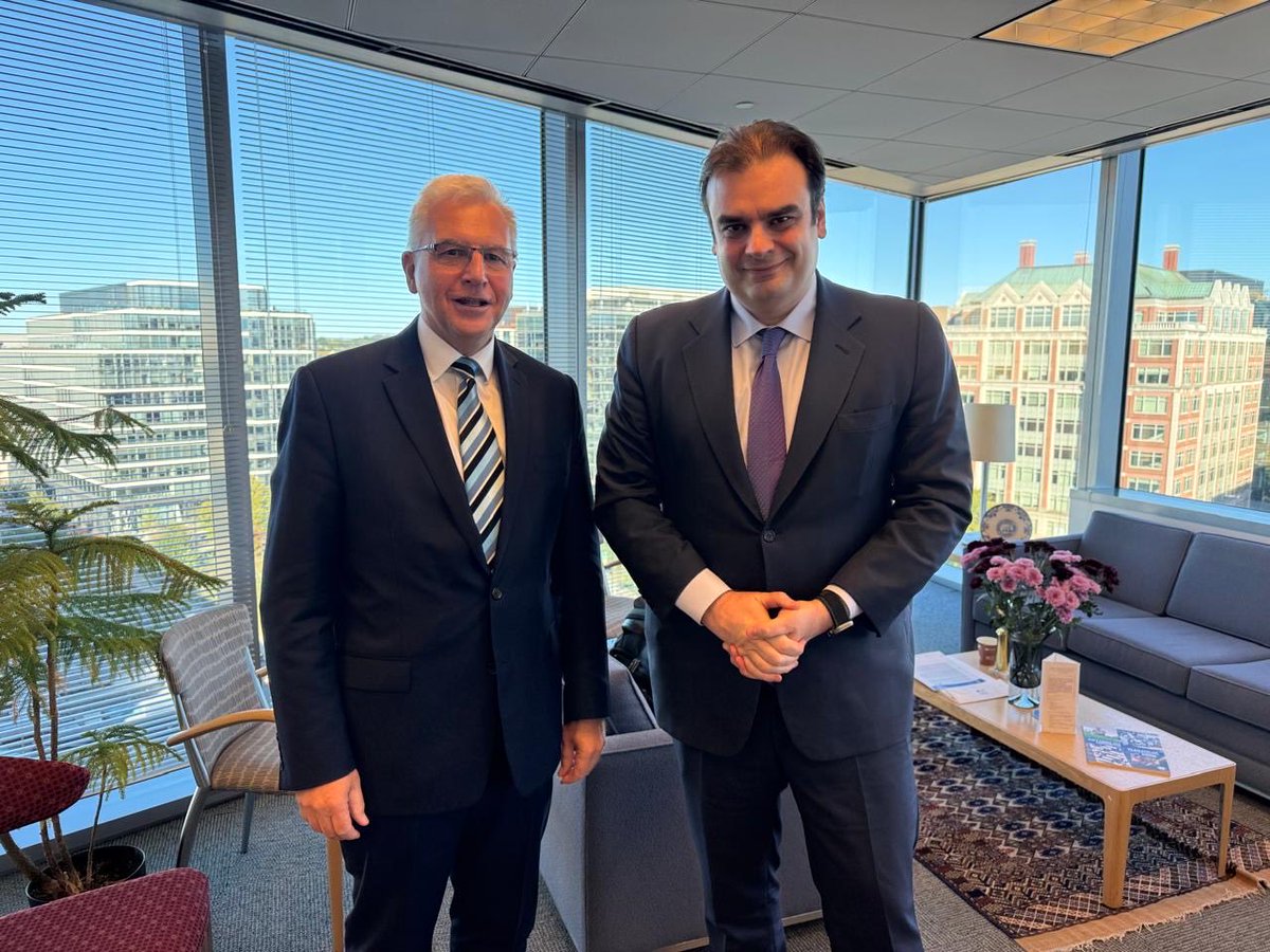 Συναντήθηκα στην Ουάσινγκτον με τον Alfred Kammer, Διευθυντή του Ευρωπαϊκού Τμήματος του ΔΝΤ. Συζητήσαμε για τις εξελίξεις της ευρωπαϊκής οικονομίας και τις προοπτικές της ελληνικής οικονομίας σε μια περίοδο που η ανάπτυξη και η σταθερότητα αποτελούν κοινές προτεραιότητες.