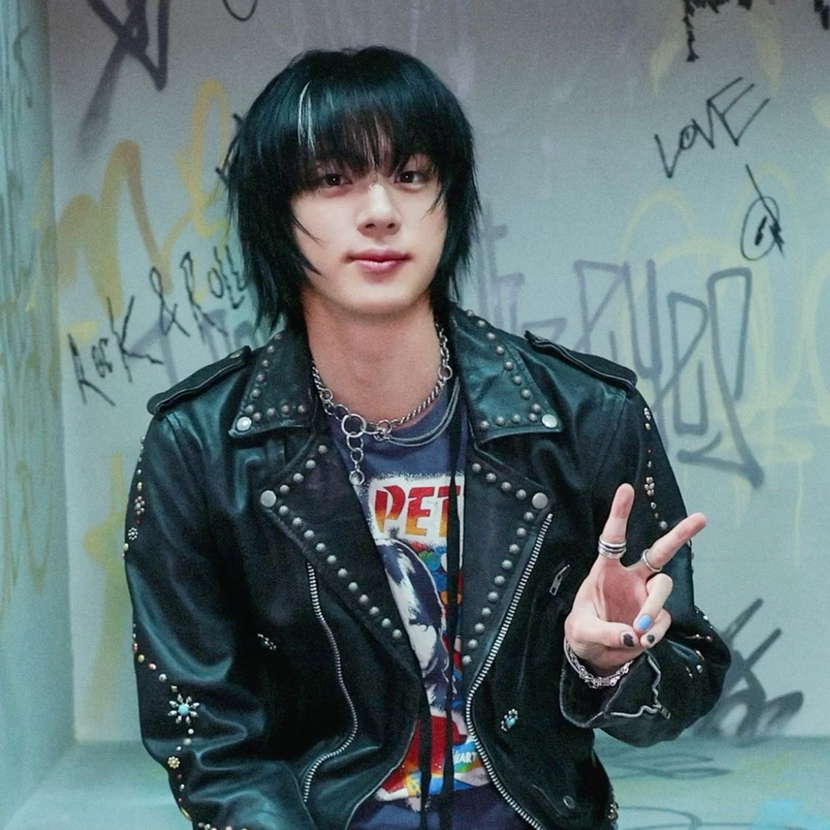 I vote for #JIN on the #2025MAMAVOTE