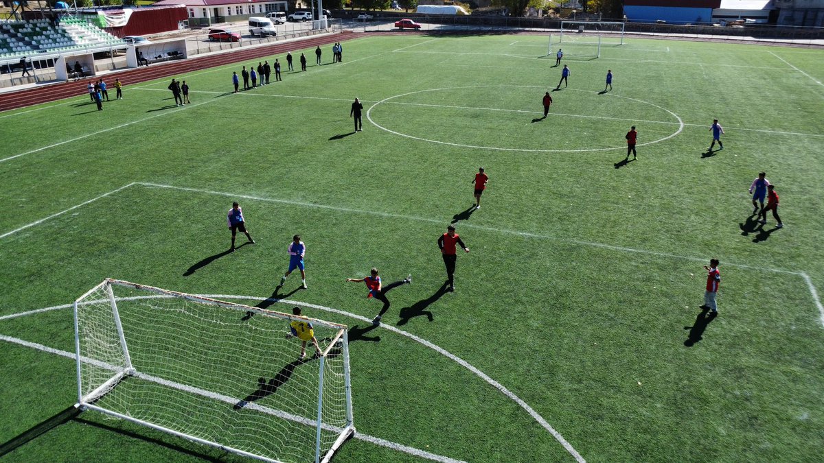 📍 29 Ekim Cumhuriyet Bayramı kutlamaları kapsamında Ortaokullar arası Futbol Turnuvamız bugün de hız kesmeden devam etti. Çeyrek Final oynayan takımlarımızdan;

•Aşağı Dumanlı Ortaokulu 6 - 2 Yardımcılar Ortaokulu
•Kumluca Ortaokulu 6 - 1 Düzgören Ortaokulu skorlarla yendi.