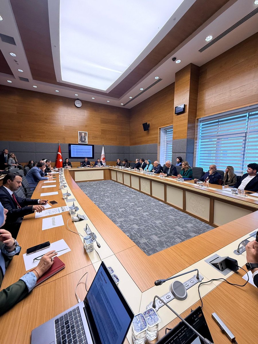 📍TBMM

Türkiye Büyük Millet Meclisi’nde, Engelli Bireylerin Sorunlarını Araştırma Komisyonu’nun 4. Toplantısını gerçekleştirdik.

Tatil dönemi boyunca sahadaydık.
Yerelde; şehir şehir, kurum kurum, birey birey temas kurduk.

Valiliklerimizle, yerel yönetimlerle, sivil toplum