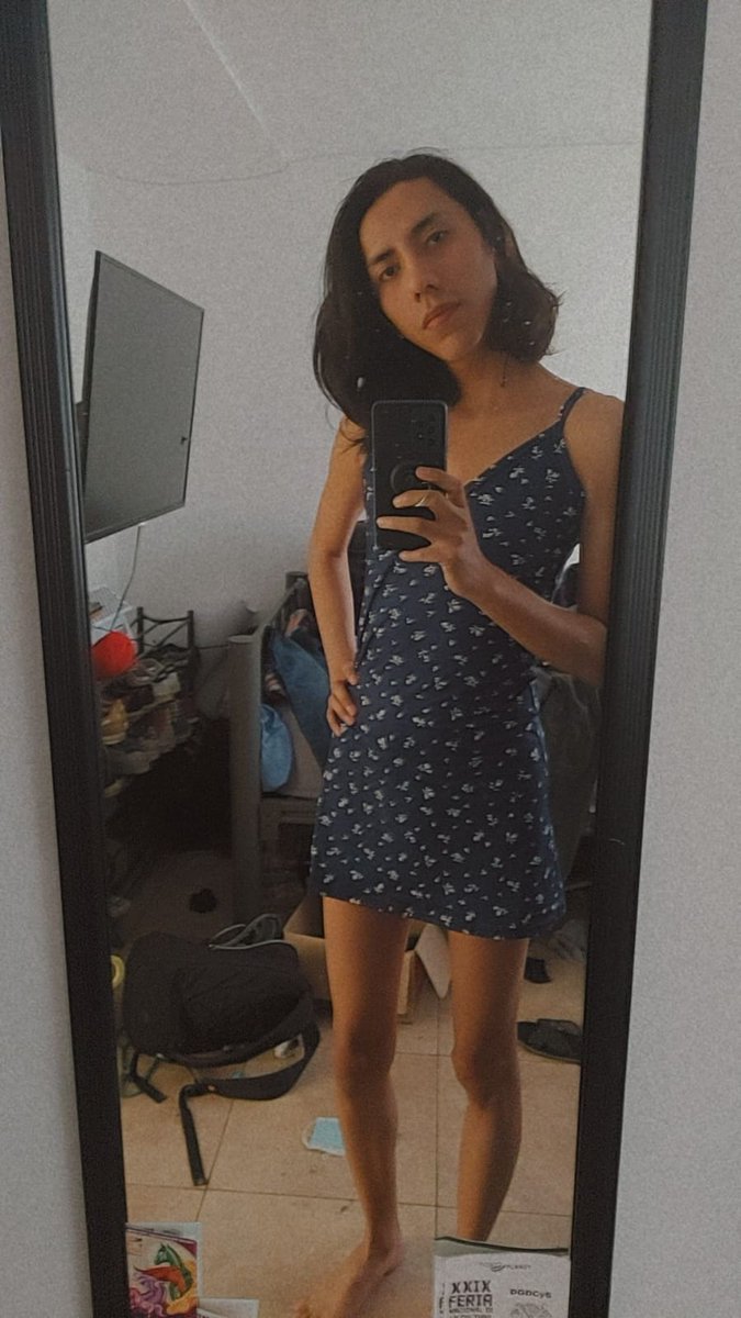 NessiTrans's tweet photo. Día tranquilo, vestido favorito y nada más que ser yo 🌿💙
#selfie #transgirl #simplevibes #naturalbeauty #mirrorpic #latina #softenergy #beyourself #summermood https://t.co/K9Kvyei3ak