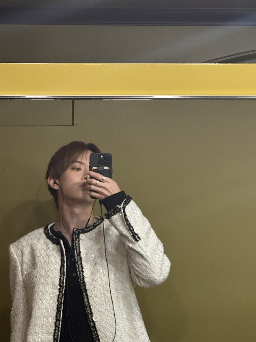 VRVR_VERIVERY's tweet photo. 251016 | Twitter (X) VERIVERY | #Kangmin
Los amo
Para las personas que me hacen brillar 💙
#베리베리 #VERIVERY #베러 #VERRER #Te_Amo https://t.co/lmIIaDtRH1
