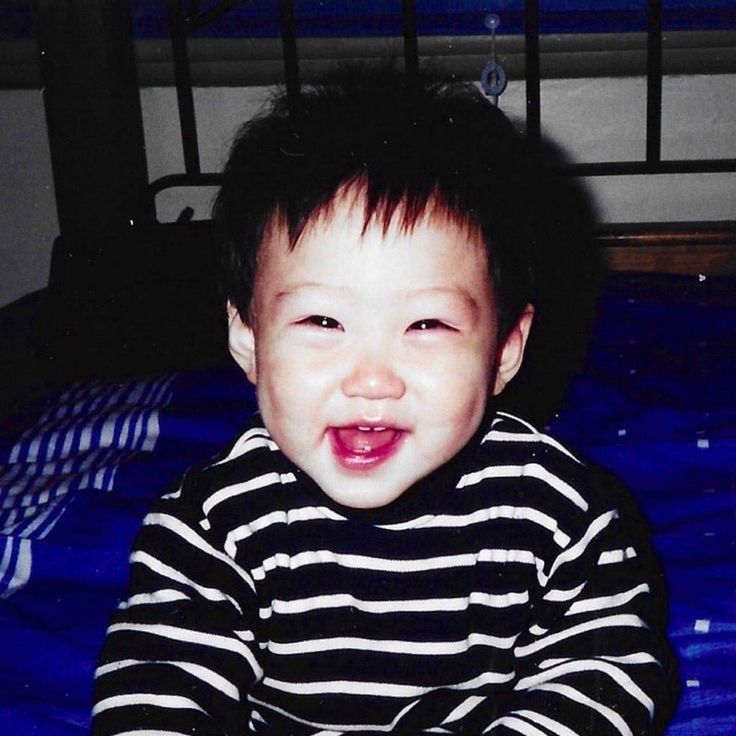 theleesunsh7ne's tweet photo. Esse nenê sou eu, Lee Fletcher. 
E eu nasci em 15 de Setembro de 2000 às 04:57 em Sydney, cidade localizada no estado de New South Wales, na Austrália... País insular do Hemisfério Sul, situado na Oceania. https://t.co/izRscdA6SW