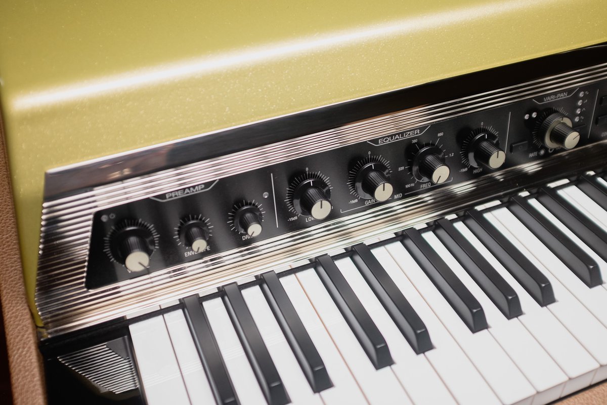 audiomusicadigi's tweet photo. Rhodes anuncia el piano Custom Shop "Golden Brown" @RhodesPiano #AudioMusicaDigital #Audio #Musica #Sonido #Rhodes #CustomShop #GoldenBrown #MK8 #Piano #EdicionLimitada https://t.co/xklyuClhZp https://t.co/r0nBSQYe9D