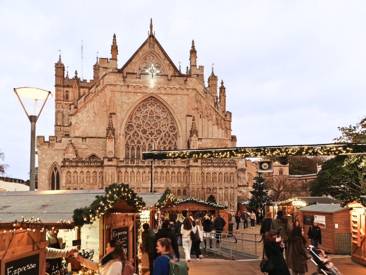 🎄 Visiting Exeter’s Christmas Market? Stay in Honiton, just 30 mins away! 🛍️☕

The market runs from 20 Nov- 19 Dec. Shop, enjoy treats, and soak up festive cheer in Devon 🎄

Plan your stay: bit.ly/3W5GzbE

📸 IG: exexmasmarket