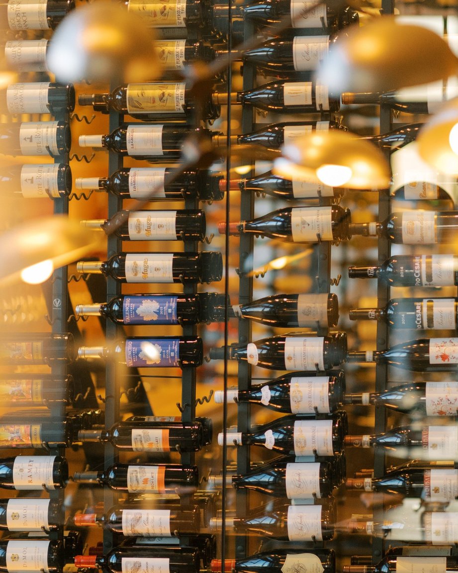 A wine list tells a story, but so does its display.
The W Series triple depth creates rhythm and repetition on the wall, that elevates the space around it.
Design: Hearth &amp; Hill Restaurant Group
Build: ICS Construction / Semple Brown
📸: Urban Hill
vintageview.co.uk