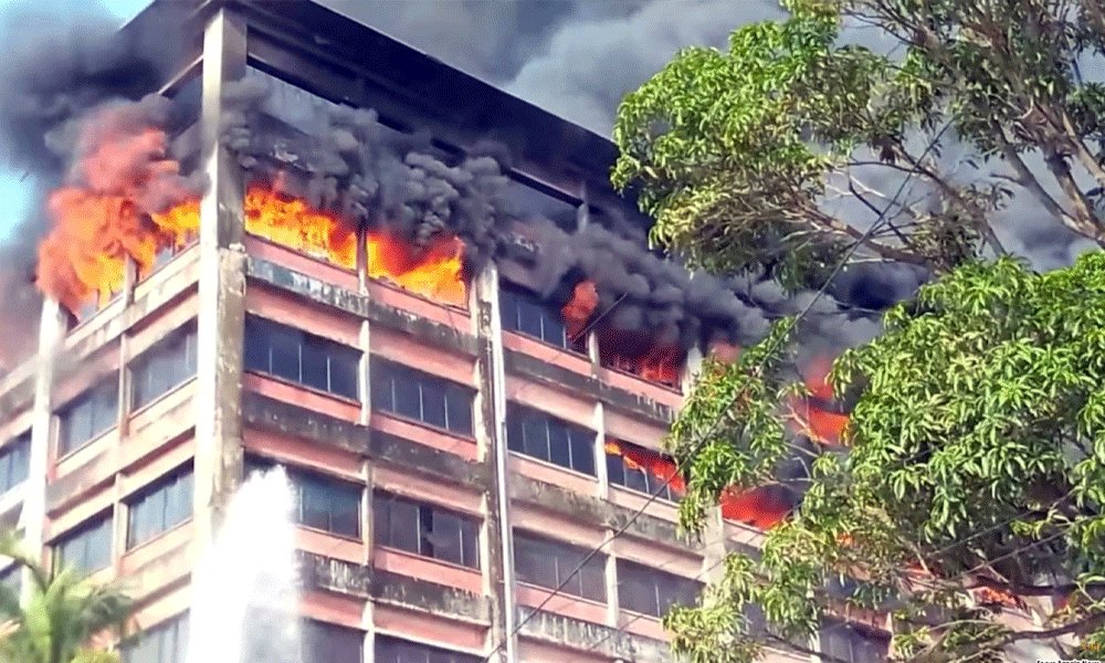 চট্টগ্রাম ইপিজেডে ৬ ঘণ্টা ধরে জ্বলছে কারখানা, আগুন নিয়ন্ত্রণে ২৩ ইউনিট