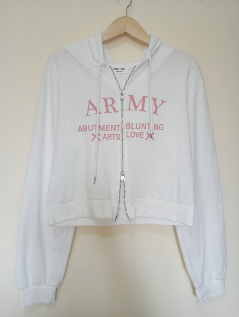 _sukaawan's tweet photo. @hyukapocalypse hoodie double zip ld -/+ 106 cm pj -/+ 49 cm bahan katun good condi &amp; no minus, harga 50k bisa via oren https://t.co/LFRzugSb5I