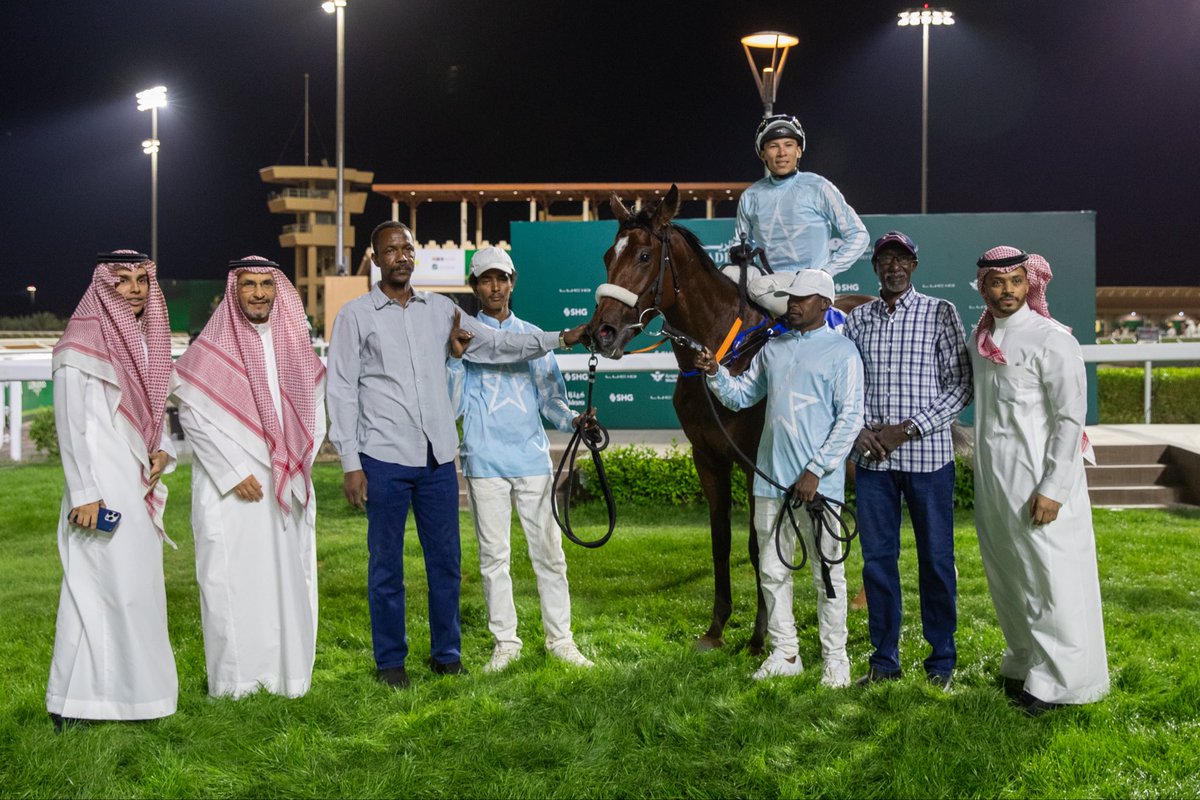 نتيجة الشوط الـ 6 الحفل ( 21 ) 

◻️الفائز : اللجين
◻️المالك : ايمن ناصر حمد الراجحي
◻️المدرب : عبدالله المنيف
◻️الخيال : اليكسس مورينو
◻️المسافة : 1400م

#نادي_سباقات_الخيل
#موسم_سباقات_الرياض