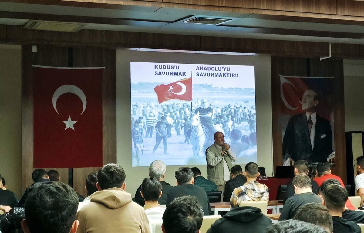 Kudusgonulluler's tweet photo. Başkanımız Av. Fevzi KONAÇ; Kayseri Üniversitesi KYK Öğrenci Yurdunda gençlerimize Kudüs Davamızı anlattı. https://t.co/wRmckJQpuY