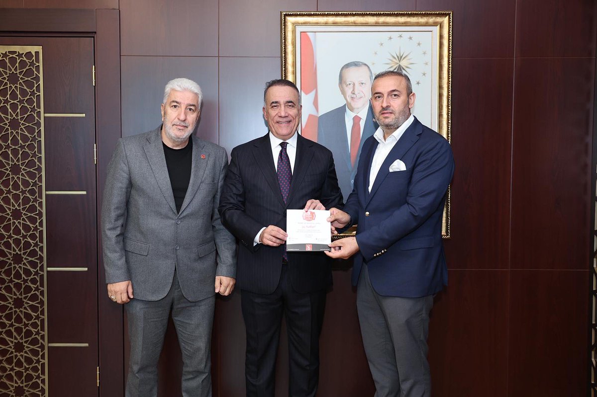 Bugün Sultangazi  Belediye Başkanımız Abdurrahman Dursun’u ziyaret ederek kongre davetiyemizi takdim ettik.
Misafirperverliği ve güzel sohbeti için teşekkür ediyorum.
Sultangazi’nin geleceği için birlikte gayret etmek, şehrimize değer katmak dileğiyle… #Türkiye
#İstanbul