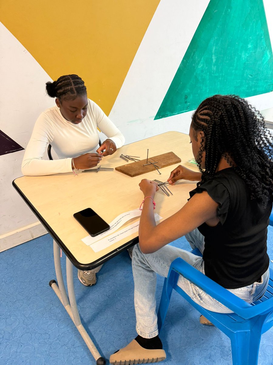 #JEUNESSE | ✌ Vos ados ont entre 11 et 13 ans et ne savent pas quoi faire pendant les vacances de la #Toussaint ? 

🎉 Découvrez le programme d’activités 𝐠𝐫𝐚𝐭𝐮𝐢𝐭 𝐞𝐭 𝐬𝐚𝐧𝐬 𝐢𝐧𝐬𝐜𝐫𝐢𝐩𝐭𝐢𝐨𝐧 proposé au sein des LCR des Genottes et du Ponceau, 𝐝𝐮 𝐥𝐮𝐧𝐝𝐢 𝟐𝟎