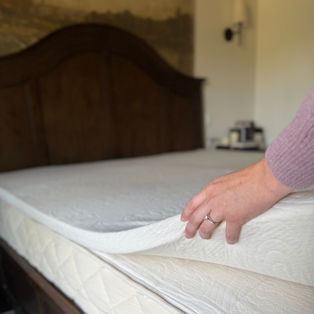 Say goodbye to stiff, sleepless nights. 👋 

Our organic latex topper contours to your body for pressure relief and cloud-like comfort – every single night.

happsy.com/happsy-organic…
[📸IG: karissaathome ]
#MattressTopper #CertifiedOrganic #OrganicMattress #PressureRelief