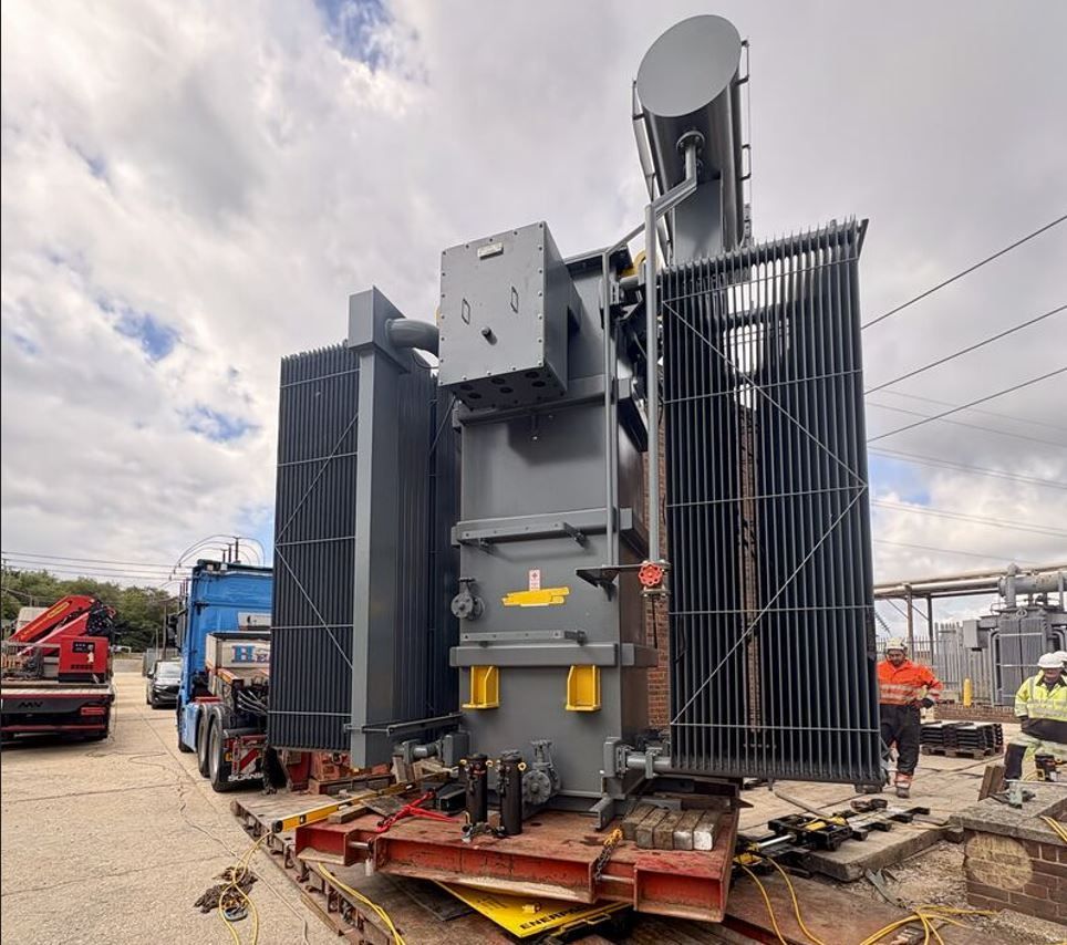 enerpac's tweet image. Enerpac tools continue to be used in innovative ways, as @Ritchie (Heavy Lift) Ltd utilized the Enerpac ETT400T Turntable and LH400 Skid System to slide and rotate a reactor around a blast wall

Read the full story below:
📖 heavyliftnews.com/ritchie-servic…

#Enerpac #ETT #turntable