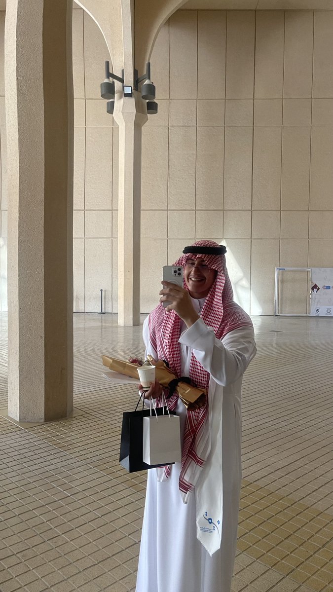 صالِح بدون دكتور tweet media