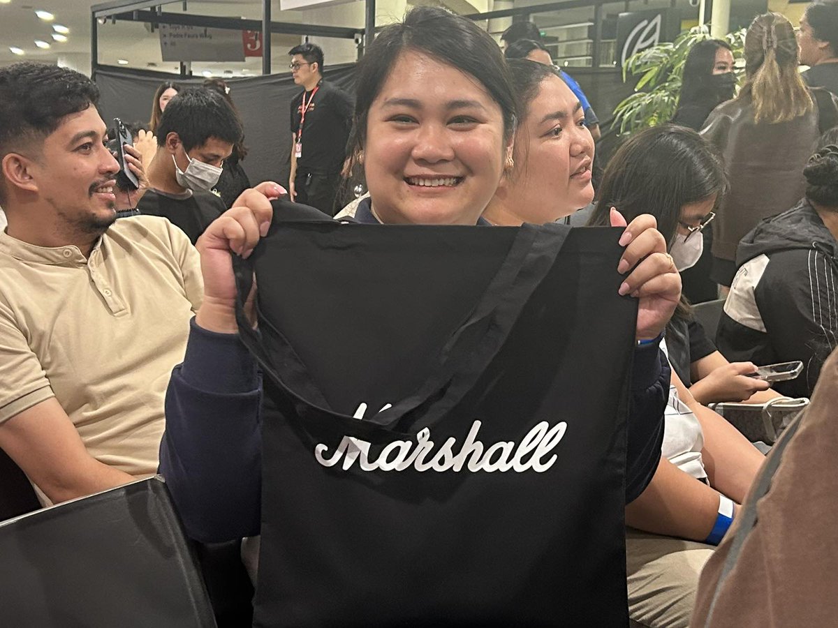 InqPOP's tweet photo. As pre-order customers awaited Home Credit's iPhone 17 launch, the crowd enjoyed live performances by Ryannah Julia and Nameless Kids. Some attendees also won iPhone accessories through games.
#HomeCreditPH #EasyWithHomeCredit
#GetItWithHomeCredit
#UnlockItWithHC
#BrandRoom https://t.co/N7oHW8BgI2