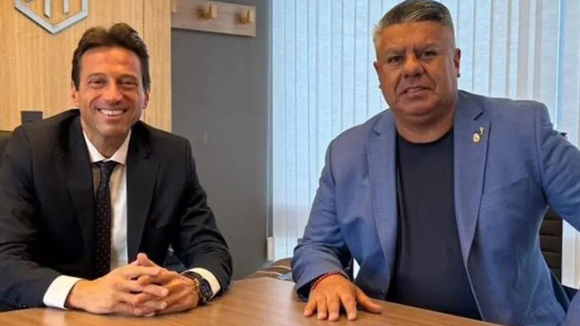 Rajaron a Moretti de la AFA. Le dijeron que no vuelva más hasta no resolver la situación y le reclamaron por el fuerte operativo policial. Él insiste en no renunciar. En el medio el plantel está que arde y 3 jugadores intimaron. Se viene un video ardiente