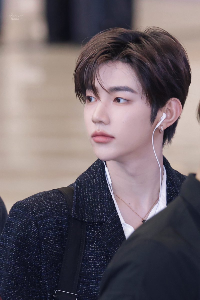 memozhang_'s tweet photo. 나: 깐머충
장하오: 무조건 깐머해야되는사람
라고 생각했어서 그동안 깊게 들여다보지 않앗는데 지금보면 머리 자체는 예쁘다고 할수없느데 ㅈㅎㅇ가 너무 잘소화해서 레전드엿던날이 많은것가틈... https://t.co/B5COmJ2aln