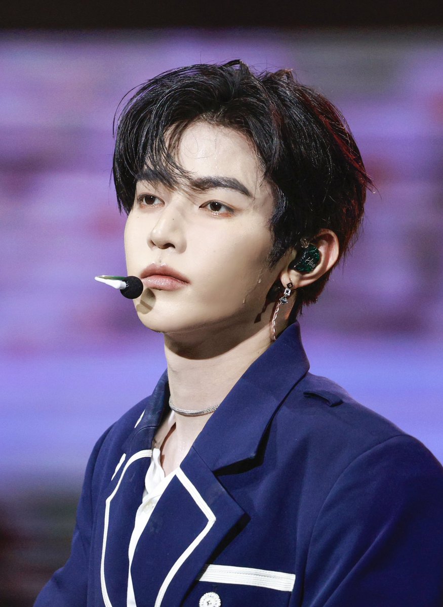 memozhang_'s tweet photo. 나: 깐머충
장하오: 무조건 깐머해야되는사람
라고 생각했어서 그동안 깊게 들여다보지 않앗는데 지금보면 머리 자체는 예쁘다고 할수없느데 ㅈㅎㅇ가 너무 잘소화해서 레전드엿던날이 많은것가틈... https://t.co/B5COmJ2aln