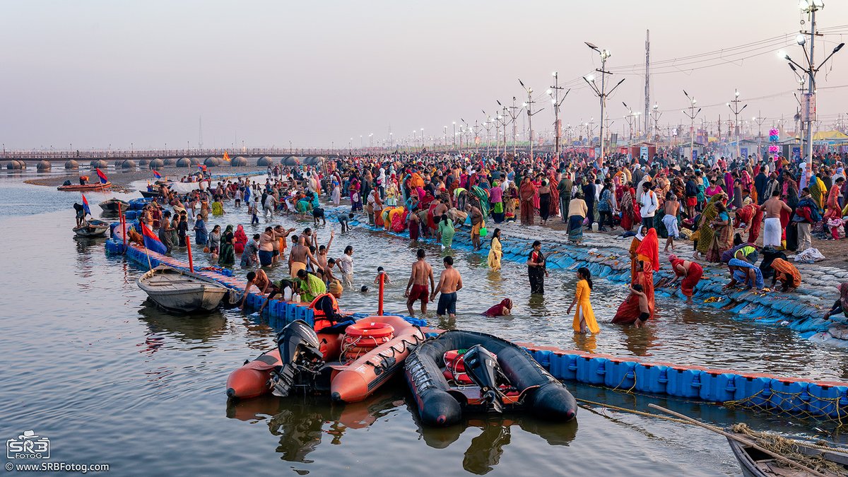 apnasrb's tweet photo. "Sacred Gathering"
© https://t.co/XprM0J9mPZ | 2025
Series: Mahakumbh-2025 > “Har-Har Gange (A Holy Dip)”
Location: Prayagraj, Uttar Pradesh, India
Insta/FB/Flickr/500px - @ SRBFotog
#srbfotog
#mahakumbh2025 #kumbhmela #aerialview #crowdphotography #photography  #IncredibleIndia https://t.co/NknmadcYKp