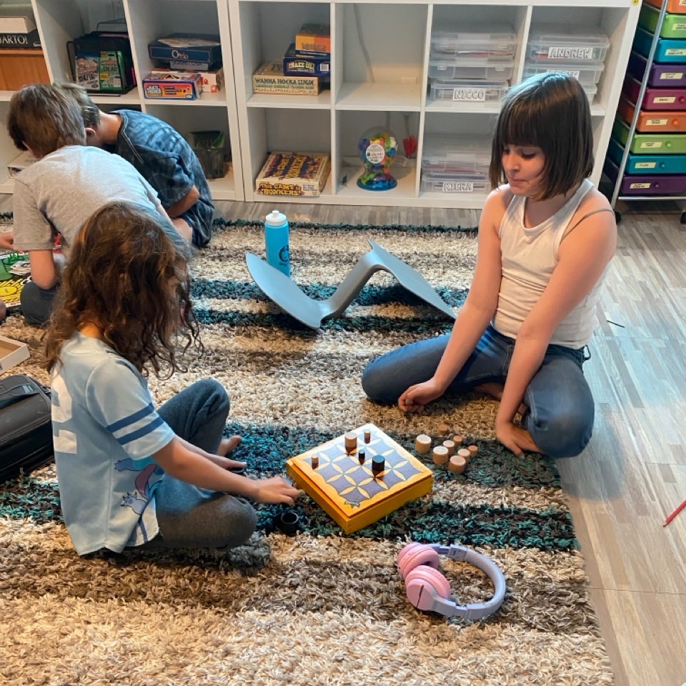 AA_NW_Austin's tweet image. Screen-free games = real connection.🎲💬
At Acton Academy Northwest Austin, learners build friendships and practice social skills through play that sparks laughter, teamwork, and empathy — no devices needed. 💛
🔗 bit.ly/4kq6Zza
#AANWA #ActonAcademy #ScreenFreeLearning