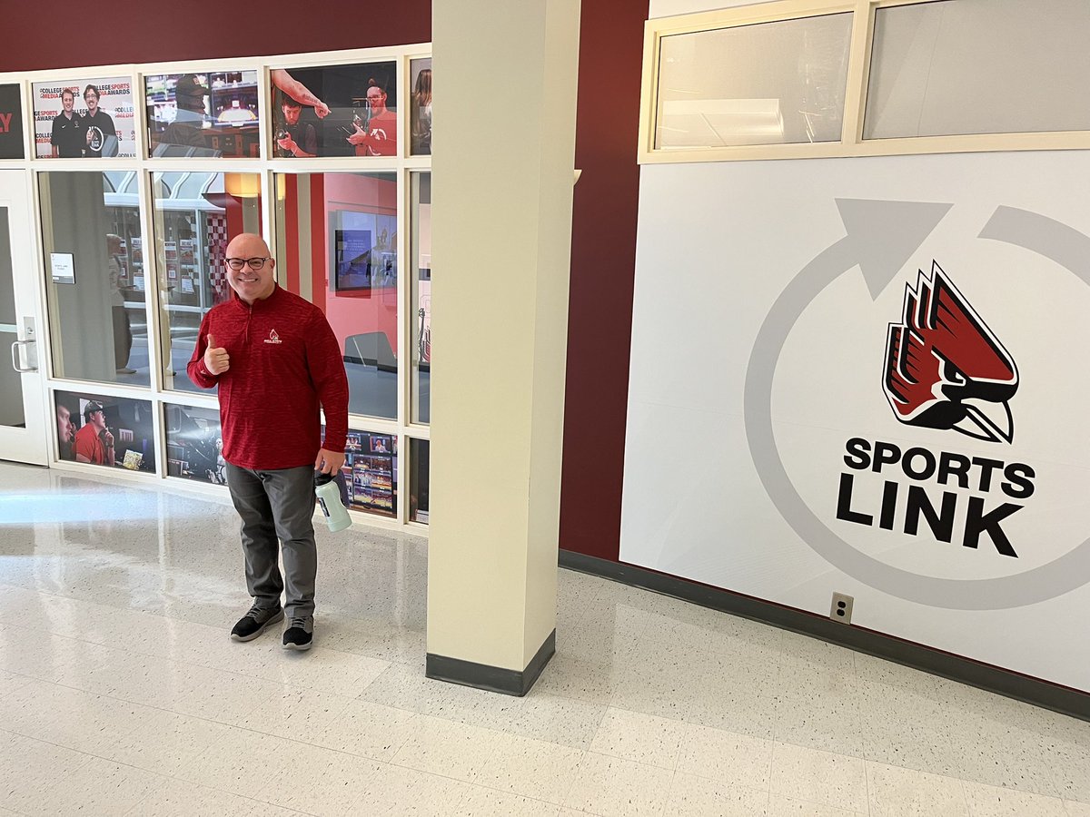 PacersJJ's tweet image. Celebrated @BallState Homecoming week by talking to TCOM legend (and big Charlie Cardinal Fan) Dr. Joe’s class. Also got a @bsusportslink tour from @BallStateCT. Just incredible work being done by their students. Even saw the @PatBoylanPacers honorary edit station.