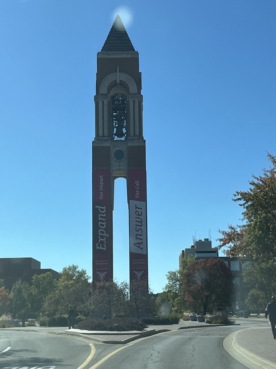 PacersJJ's tweet image. Celebrated @BallState Homecoming week by talking to TCOM legend (and big Charlie Cardinal Fan) Dr. Joe’s class. Also got a @bsusportslink tour from @BallStateCT. Just incredible work being done by their students. Even saw the @PatBoylanPacers honorary edit station.