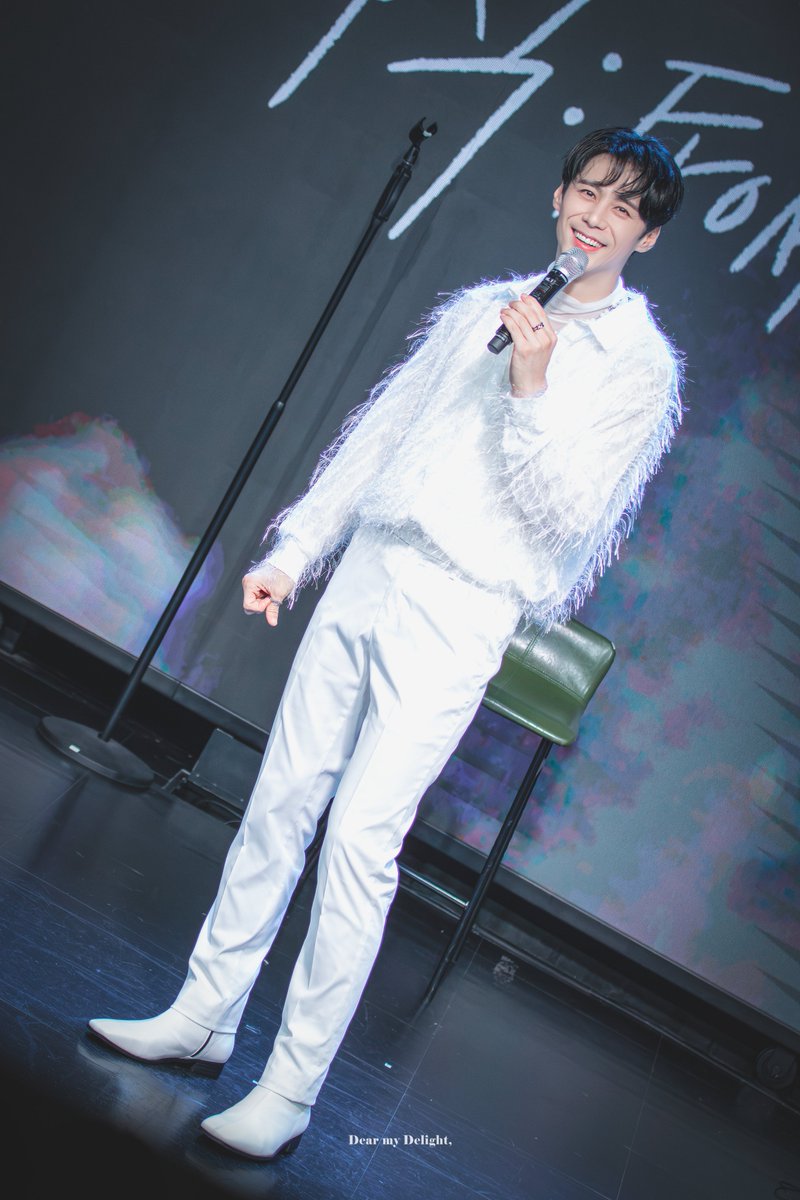 20251016 #주민진 콘서트 기적 : From Universe

모든 게 다 정해졌다면 저 별은 
언제부터 빛나던 별일까