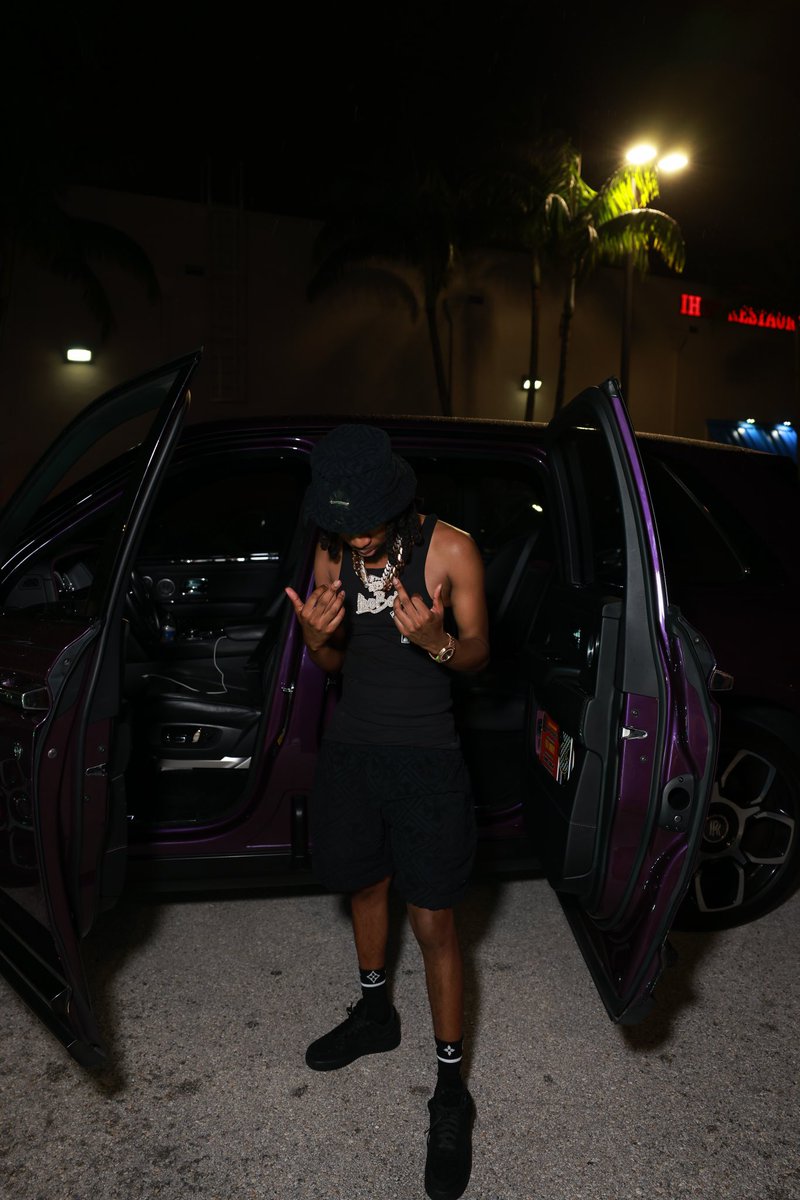 DE BIG STEPPER 🦍 tweet media