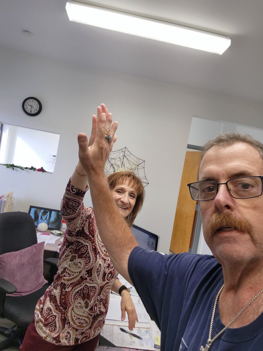 chicagocomm's tweet image. Last week, we celebrated National #CustomerServiceWeek2025 with an office photo scavenger hunt, a surprise ice cream truck visit, and raising over $2,000 for the @RedCross. Thank you to our dedicated team for your impact! #CSWeek2025