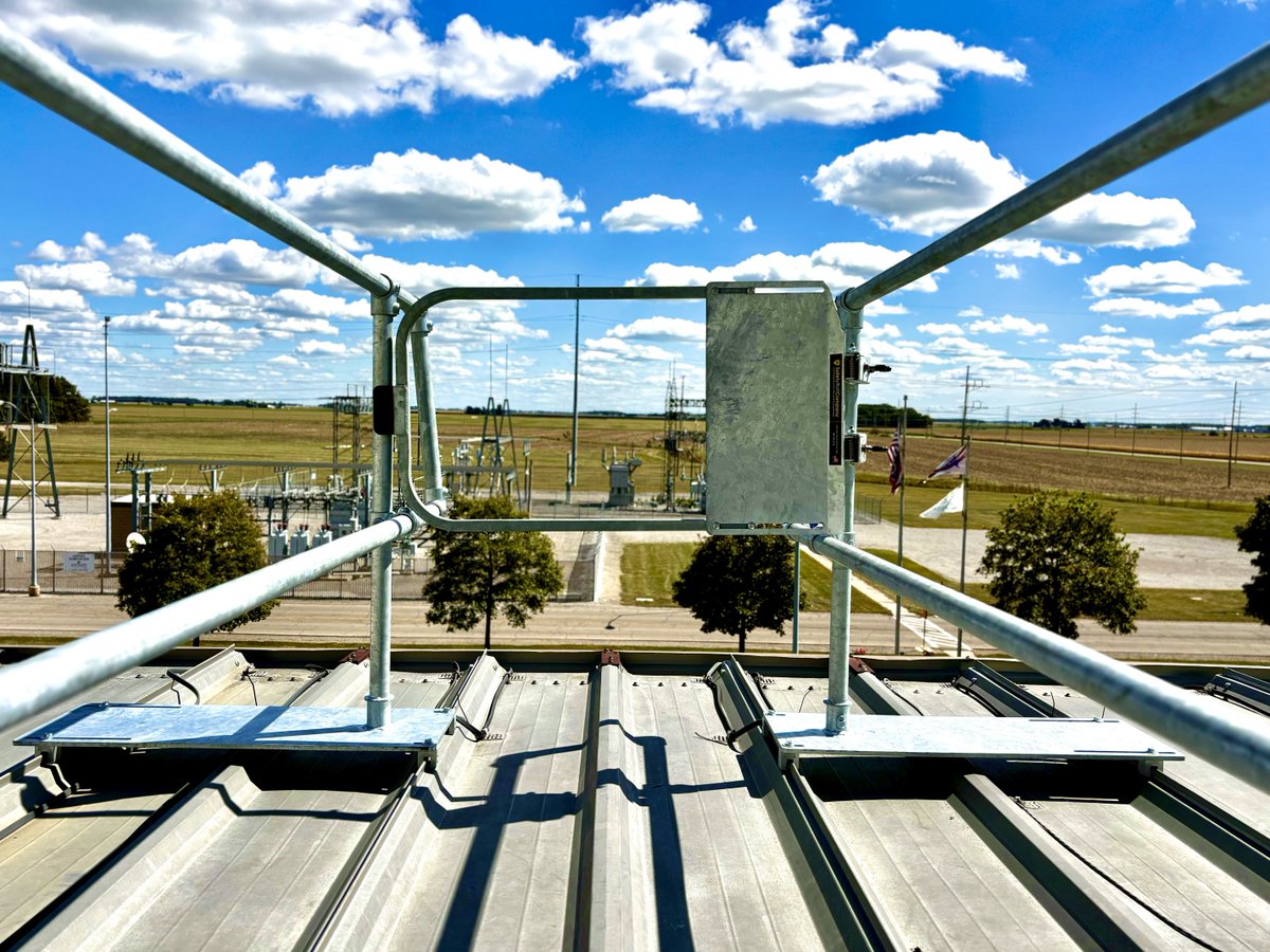 EDGEFallProtect's tweet image. Safety, delivered by helicopter. 🚁🦺
EFP partnered with PROTEC Coating Company!
#EDGEFallProtection #SafetyFirst #FallProtection #RoofSafety #HelicopterLift