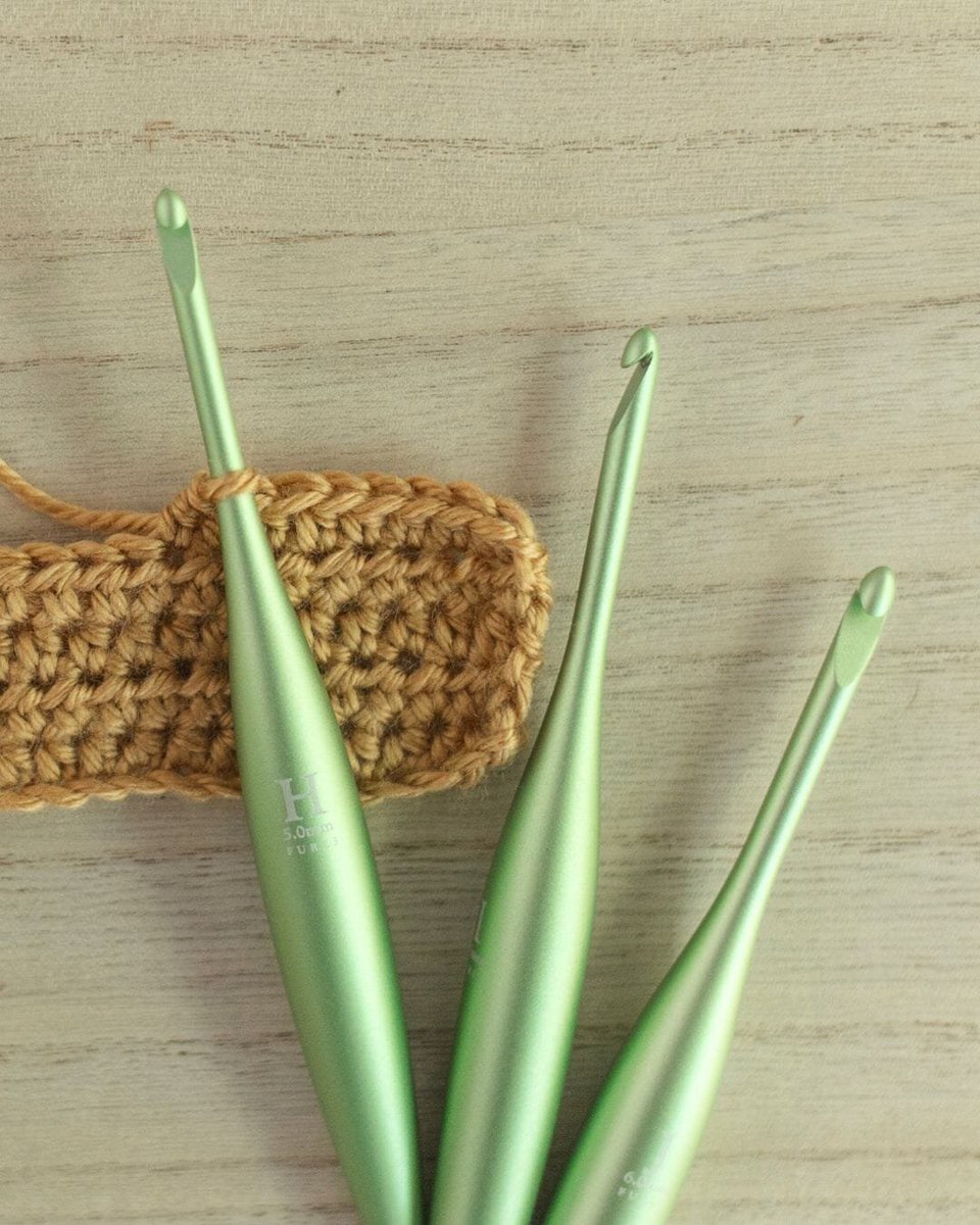 mooglyblog's tweet image. Your other hooks will be green with envy when they see you fall in love with the new Streamline Metals in Pistachio! 😍💚
crochetenvy.com/product/stream… #crochet #crochethooks #pistachio