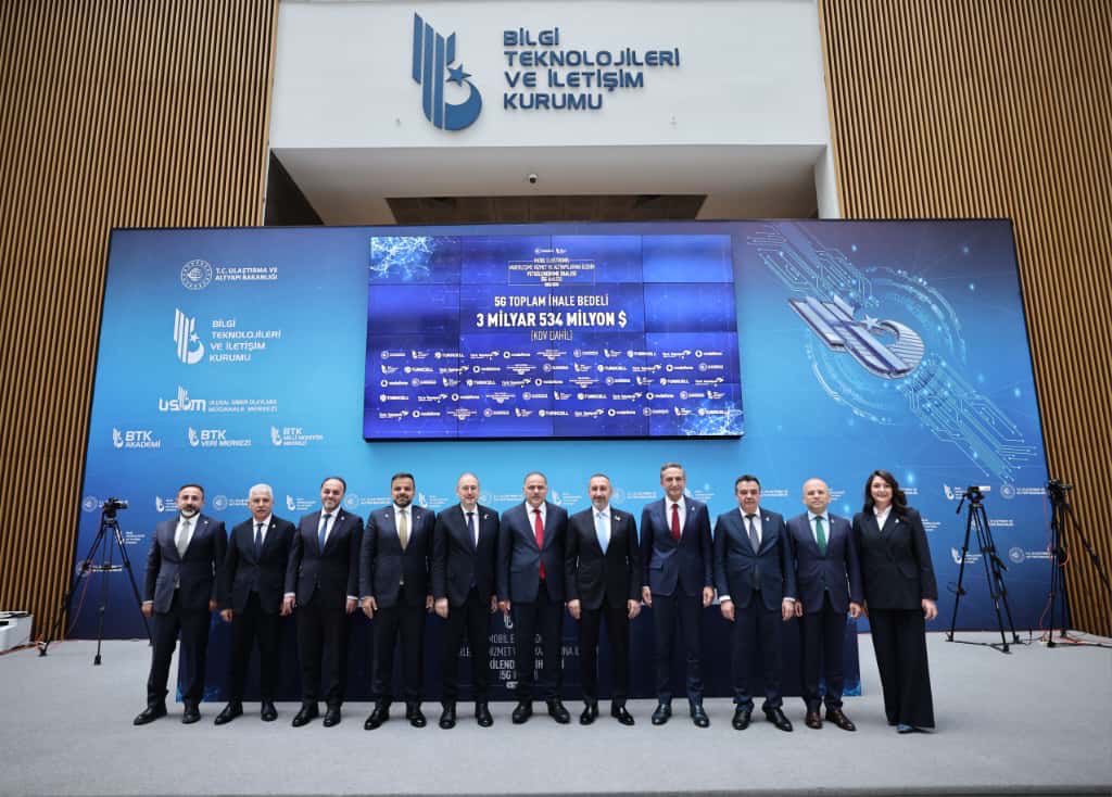 5G’den Hazineye Dev Katkı ‼️

Bugün yapılan 5G ihalesinde üç operatörümüzün verdikleri tekliflerin toplamı 3 milyar 534 milyon dolar olarak gerçekleşti.

🚀 İhale kapsamında 700 MHz ve 3.5 GHz frekans bantlarında toplam 400 MHz frekans için 11 paket tahsis edildi.