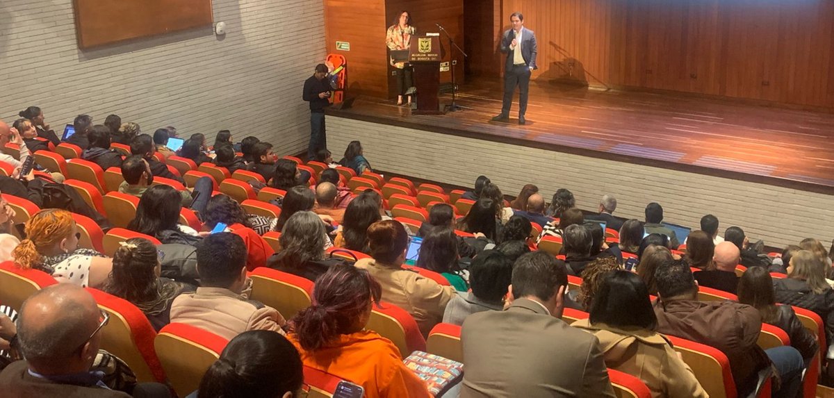 Diagnóstico del Sistema de Archivos de Bogotá revela una "Paradoja de la Modernización" y traza una nueva hoja de ruta. Lee la nota completa: 
archivobogota.secretariageneral.gov.co/noticias/diagn…