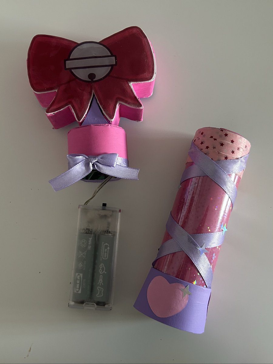 AtelierKuri's tweet photo. Made my own lightstick for Ironmouse concert! With materials I had at home.
I am so ready to watch it from home!! #clubironmouse 
Video shows how it look in the dark!! https://t.co/qMFL1GveYx