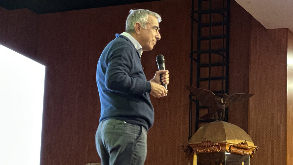 #TICEC2025|Día 1
Nuestro primer Keynote, Óscar Pastor nos habla del vínculo entre la ingeniería de software y ingeniería de vida, un enlace clave para el futuro y los avances de la vida humana.
🤝 <a href="/ESPEU/">ESPE</a> y <a href="/CEDIAec/">CEDIA</a>