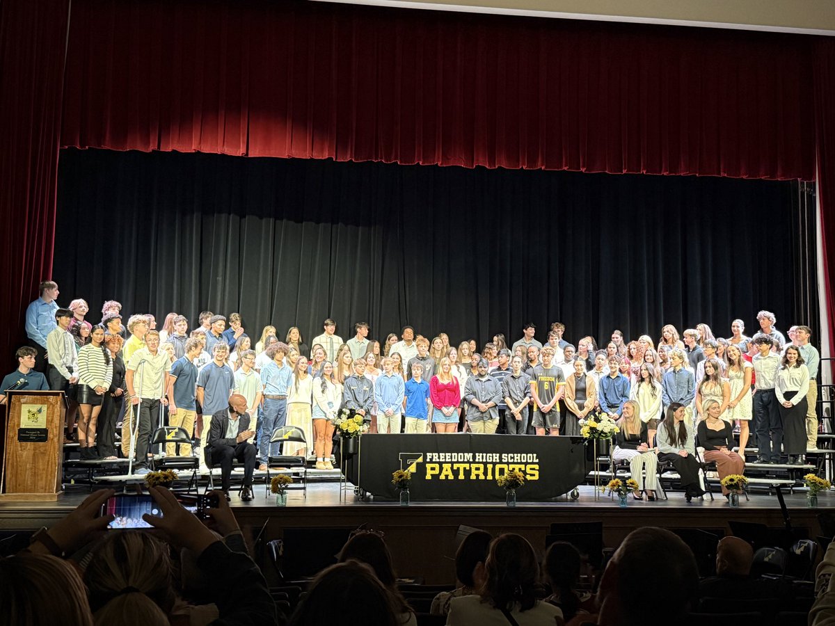 pbesecker2027's tweet image. Extremely thankful to be inducted into the National Honors Society class of 2025! Congratulations to everyone inducted alongside me! @Unity16UJones
