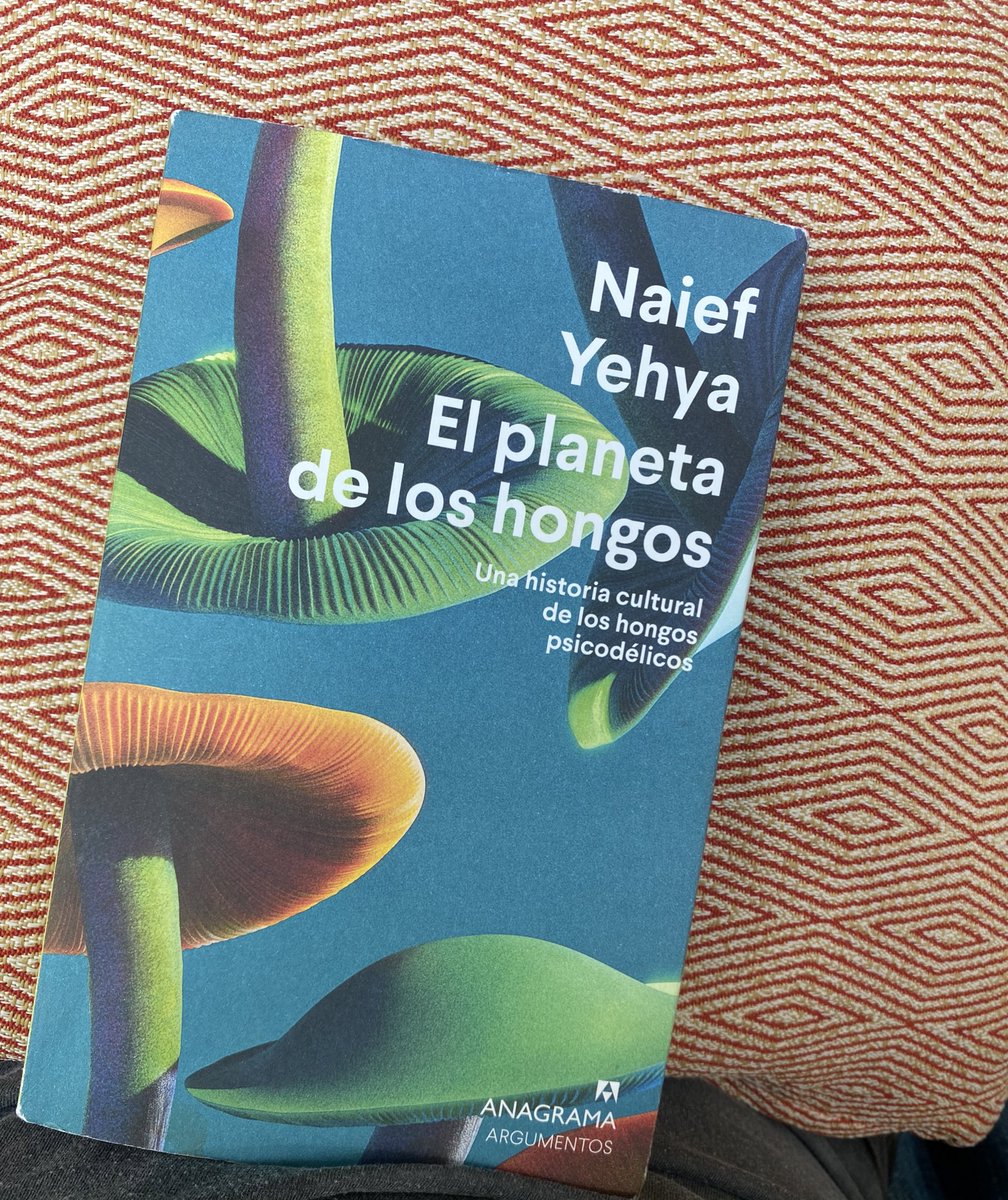 Mañana viernes 17, a las 18:00, presentaré en la <a href="/FeriaLibroMty/">Feria Internacional del Libro Monterrey</a> este librazo de <a href="/nyehya/">Naief Yehya</a> 🍄