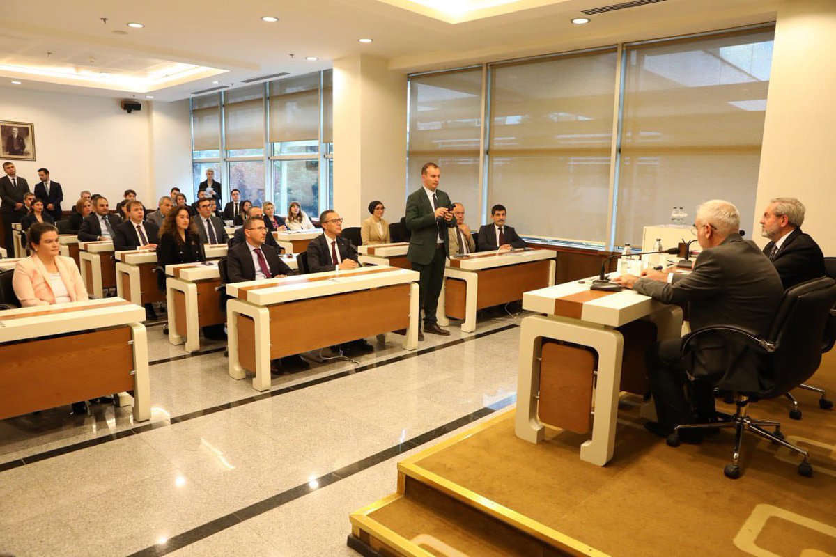 Türkçe ve Yabancı Dil Uygulama ve Araştırma Merkezimiz (TÖMER) [<a href="/AnkaraUnivTOMER/">Ankara Üniversitesi TÖMER</a>] tarafından düzenlenen, yaklaşık 4 ay sürecek ve toplam 108 saatten oluşan Genel İngilizce Eğitim Programı’nın ilk dersine katıldık. 
Anayasa Mahkemesi [<a href="/AYMBASKANLIGI/">Anayasa Mahkemesi</a>] raportörleri ve idari