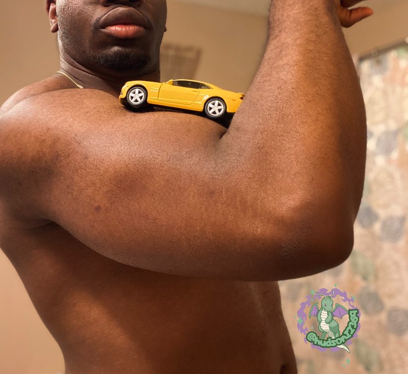 cyber_lizzy1's tweet photo. Y is for Yellow (and black)

bumbleebee is a top 2 transformer and he’s not number 2. argue with ya mama https://t.co/ighzqZpWxk